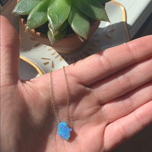 Adjustable gold necklace with blue hand